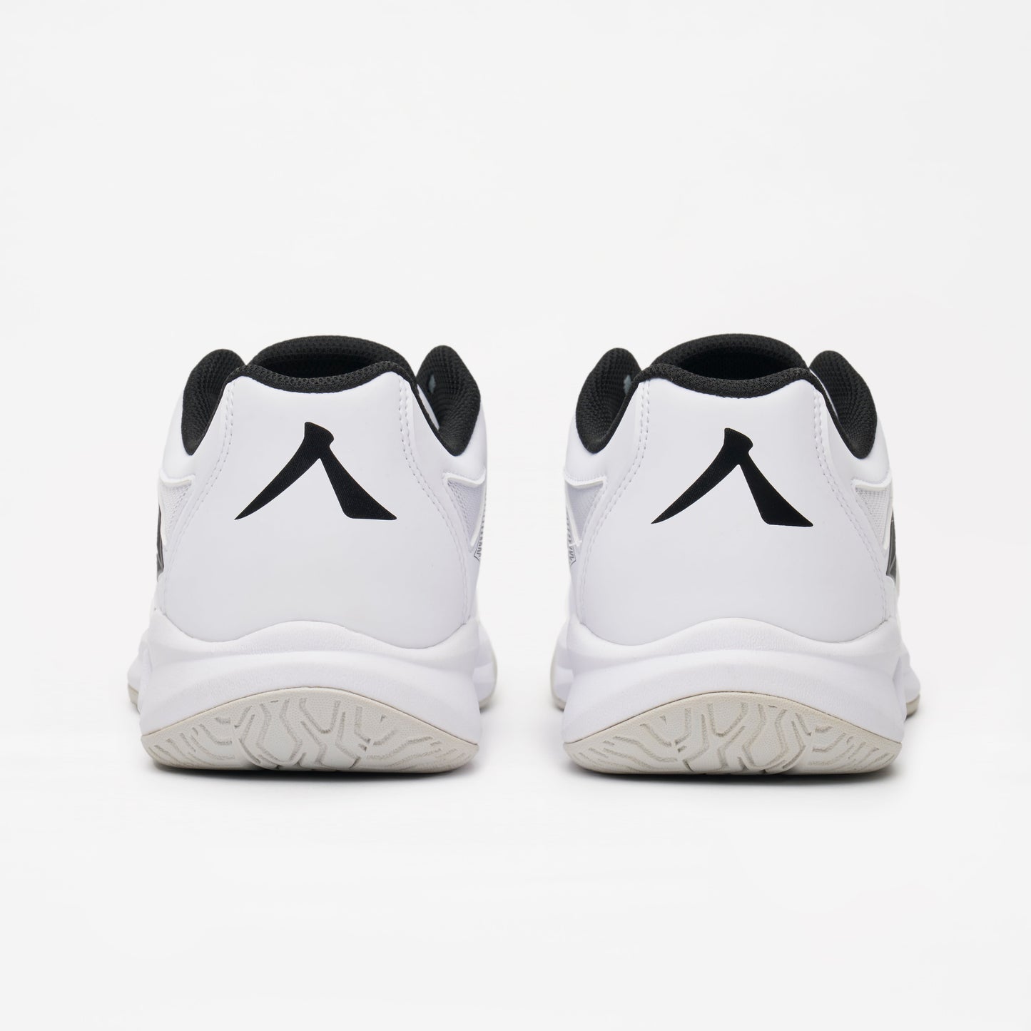 Takumi White/Black